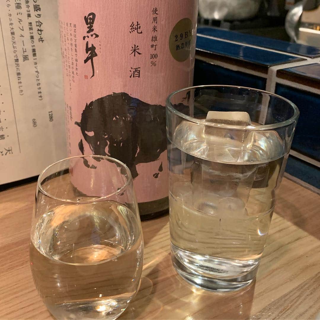 くろさんのインスタグラム写真 - (くろInstagram)「中目黒でお花見の前に🍺🍶 #中目黒呑み #酒肴サカツヤ #サカツヤ #サカツヤ中目黒」3月27日 21時33分 - m6bmw