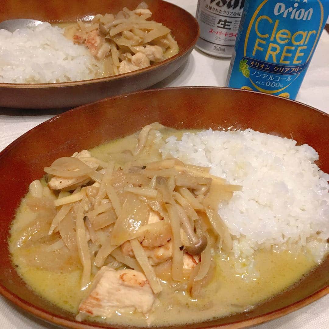 山西章博のインスタグラム：「今日のご飯。グリーンカレーなのさ！ #グリーンカレー #辛い #辛いが美味い  #ビール  #ノンアルコールビール #最近普通のカレー作ってない #初心者主夫」