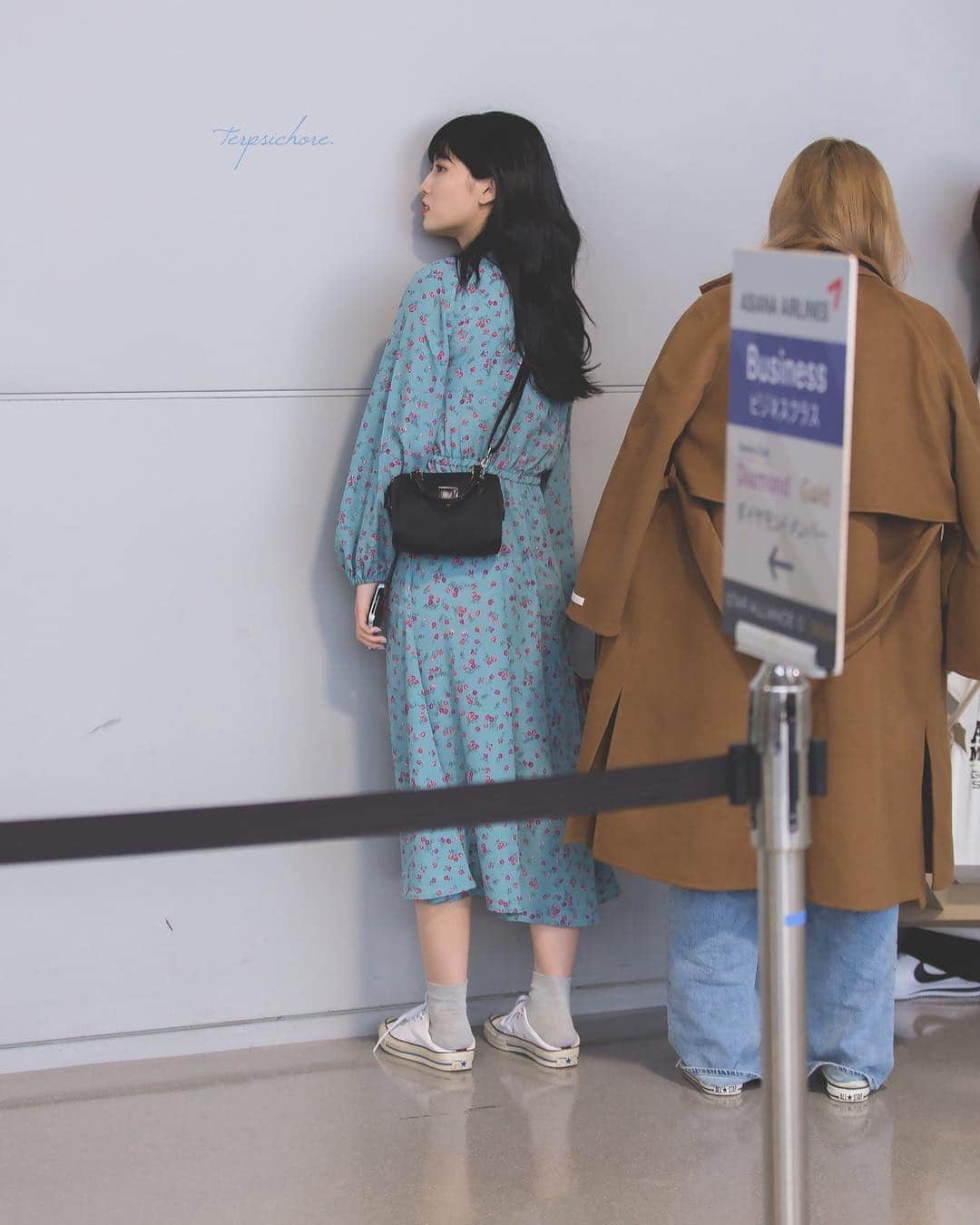 モモさんのインスタグラム写真 - (モモInstagram)「♡ [Fantaken] 190325 - Gimpo Airport back from Japan -  #MOMO #트와이스 #모모 #平井もも #もも #TWICE © terpsichore, moji1109」3月27日 21時52分 - momojype