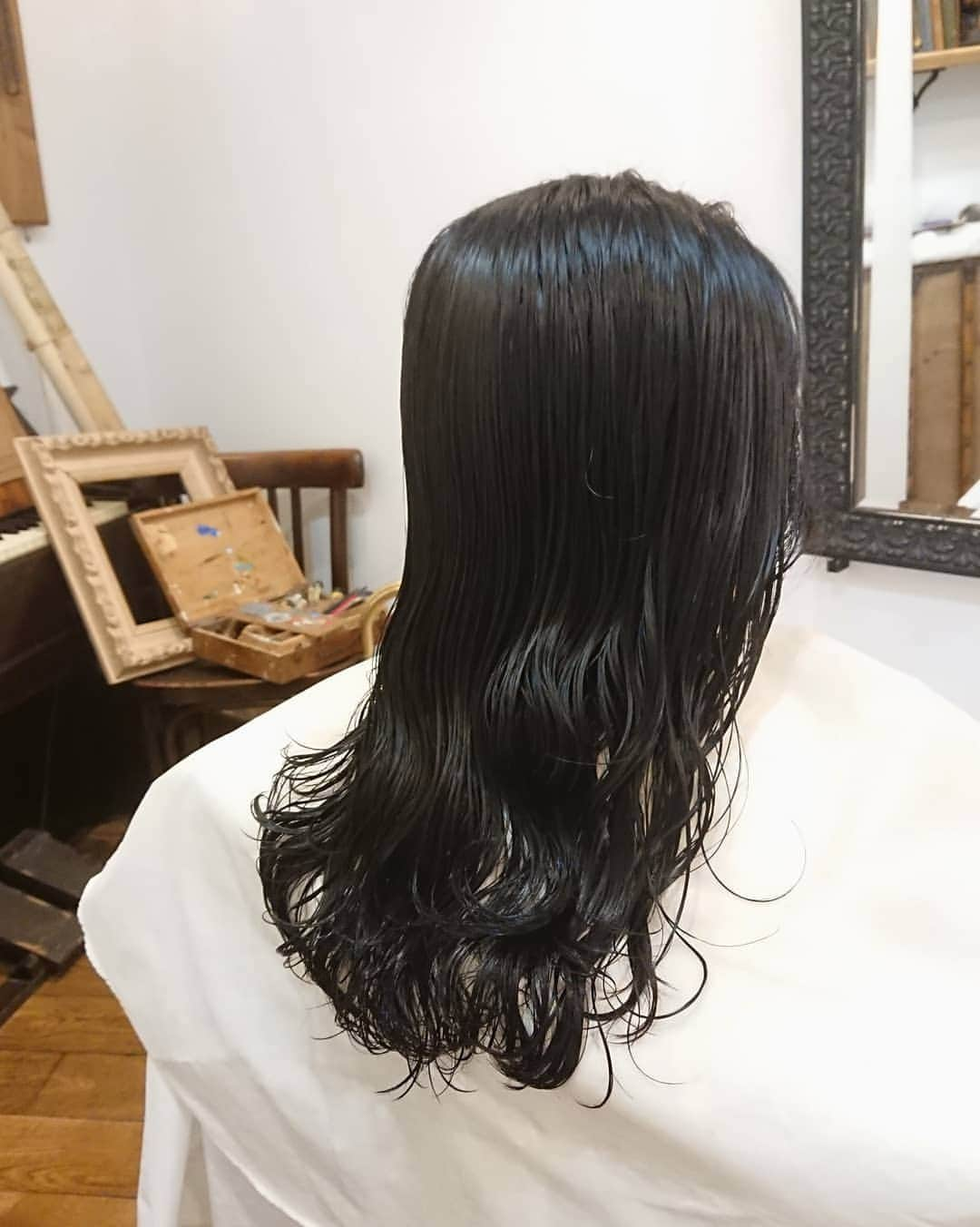 nest hairsalonさんのインスタグラム写真 - (nest hairsalonInstagram)「今日は暖かな一日でした。  こんな暖かな日は髪も軽くしたくなる。  髪が軽くなったら足どりも軽くなりそうです。  #横浜美容室#ヘアサロン#ヘアエステ#美容室#ヘアアレンジ#ヘアアレンジ解説#ヘアアレンジプロセス#簡単アレンジ#まとめ髪#ヘアスタイル#バッサリ#横浜#石川町#元町#nest#nesthairsalon #スタッフ募集#アシスタント募集」3月27日 21時47分 - nest_hairsalon