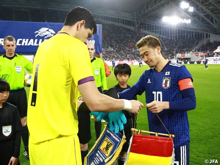 日本サッカー協会さんのインスタグラム写真 - (日本サッカー協会Instagram)「📸Match Photos① 平成最後の日本代表戦は、2000年以来の顔合わせとなったボリビア代表との一戦！先発メンバーを22日のコロンビア戦から11人全員入れ替え、8人が森保監督体制で初の先発起用となりました！ ・ キリンチャレンジカップ2019 #SAMURAIBLUE 1-0 ボリビア代表 📅3/26(火)19:30KO 📍兵庫／ノエビアスタジアム神戸 ・ #daihyo #SAMURAIBLUE」3月27日 21時48分 - japanfootballassociation