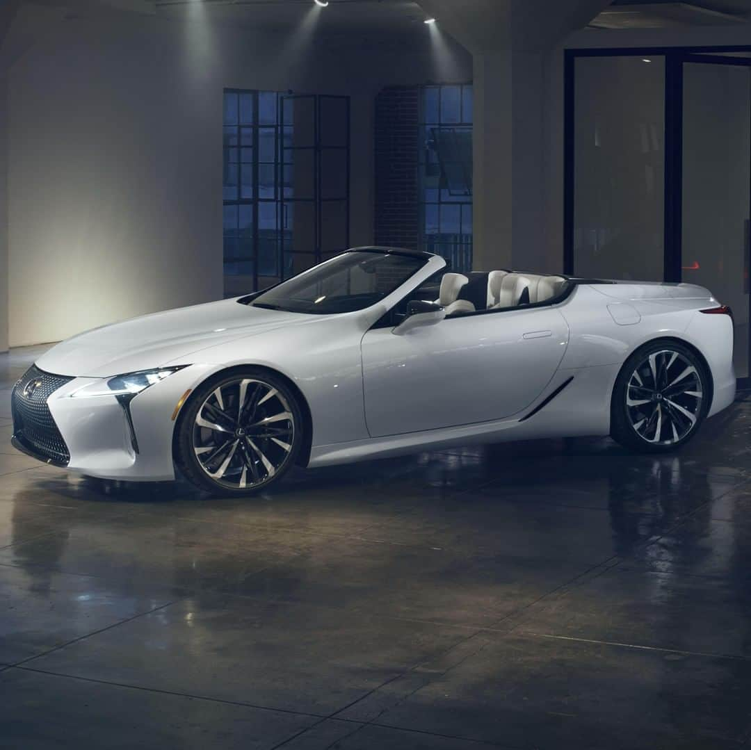 Lexus UKさんのインスタグラム写真 - (Lexus UKInstagram)「Long, low and lean. #LexusLC Convertible Concept.  #Design #CarDesign #Automotive #Lexus #Convertible #LexusConcept」3月27日 22時00分 - lexusuk