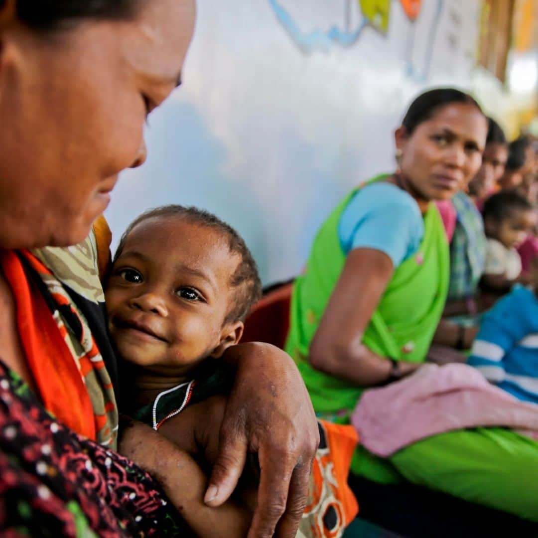 unicefさんのインスタグラム写真 - (unicefInstagram)「Today marks five years since India wiped out polio 👏👏👏. Just 12 years ago, India was responsible for almost 70% of all polio cases worldwide. To stop the virus, UNICEF and @WHO worked with partners to deliver more than 13 billion doses of oral polio vaccine and conducted almost 200 nationwide campaigns across the region. #EndPolio #VaccinesWork © UNICEF/UN0272555/Altaf Qadri」3月27日 21時55分 - unicef