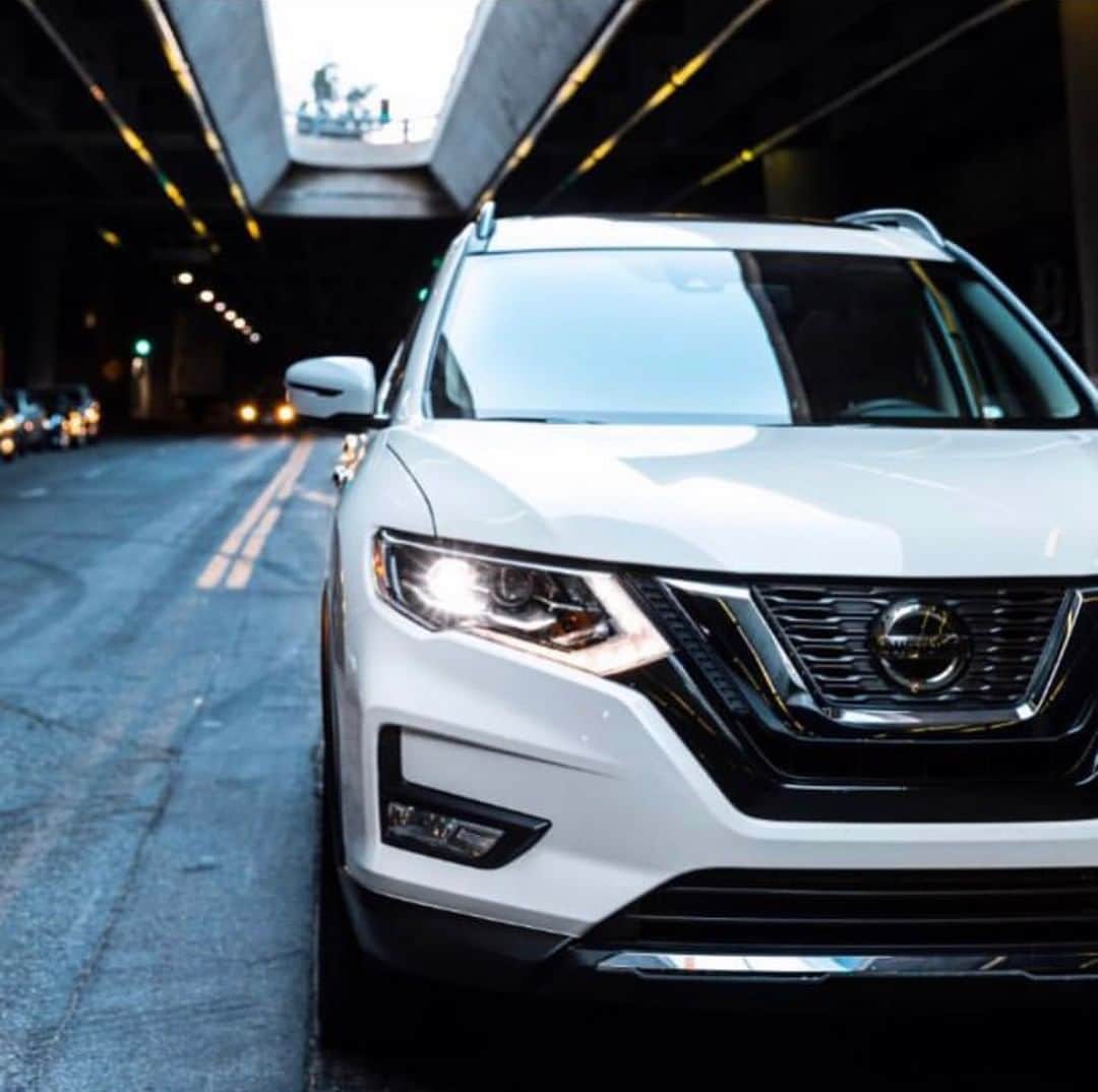 のインスタグラム：「#Midweek Commute Envy. #NissanRogue #Nissan #Rogue」