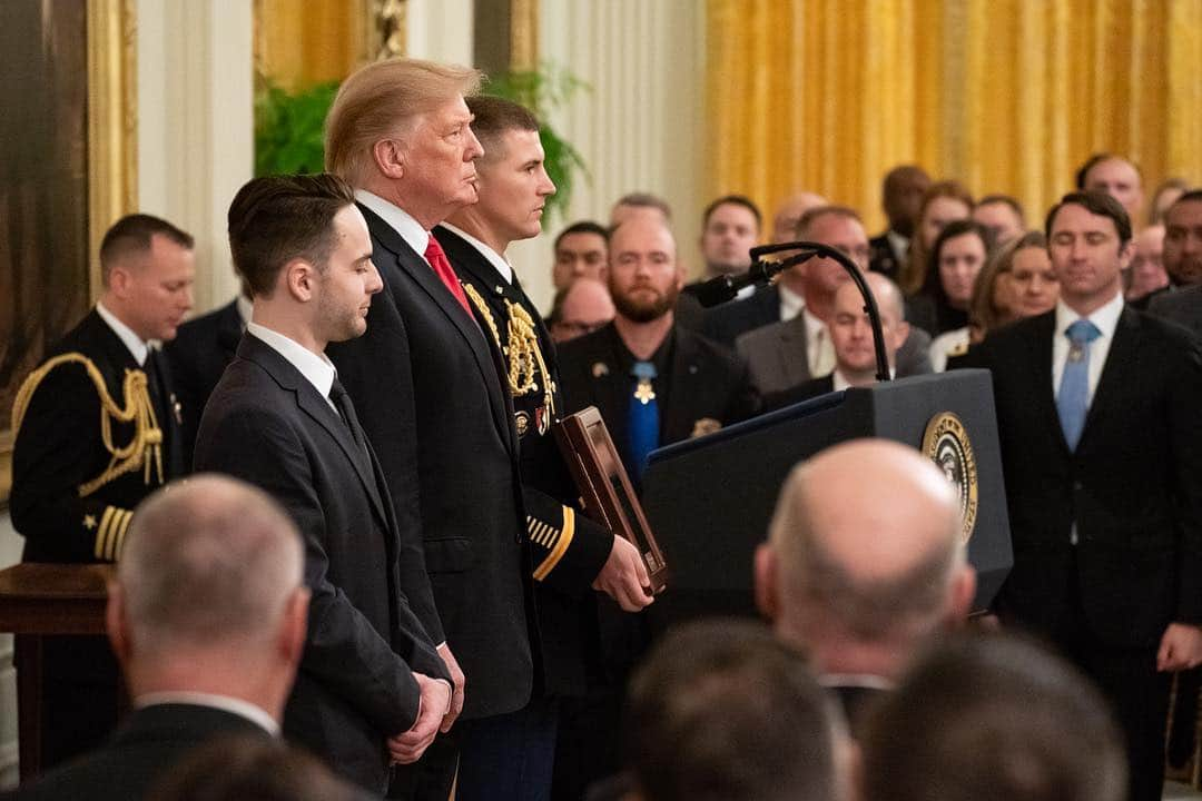 ドナルド・トランプさんのインスタグラム写真 - (ドナルド・トランプInstagram)「President Trump presents the Medal of Honor to U.S. Army Staff Sgt. Travis W. Atkins posthumously for his conspicuous act of gallantry while in service June 1, 2007 in Iraq, shielding his fellow soldiers from deadly harm.」3月28日 8時56分 - realdonaldtrump