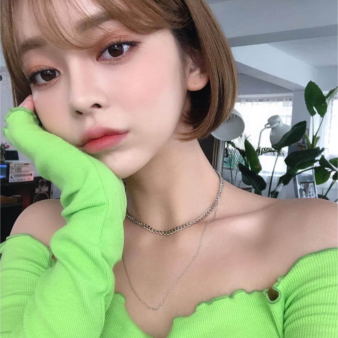 Chuuのインスタグラム：「굿모닝💚🍐🍏#chuuseoul」