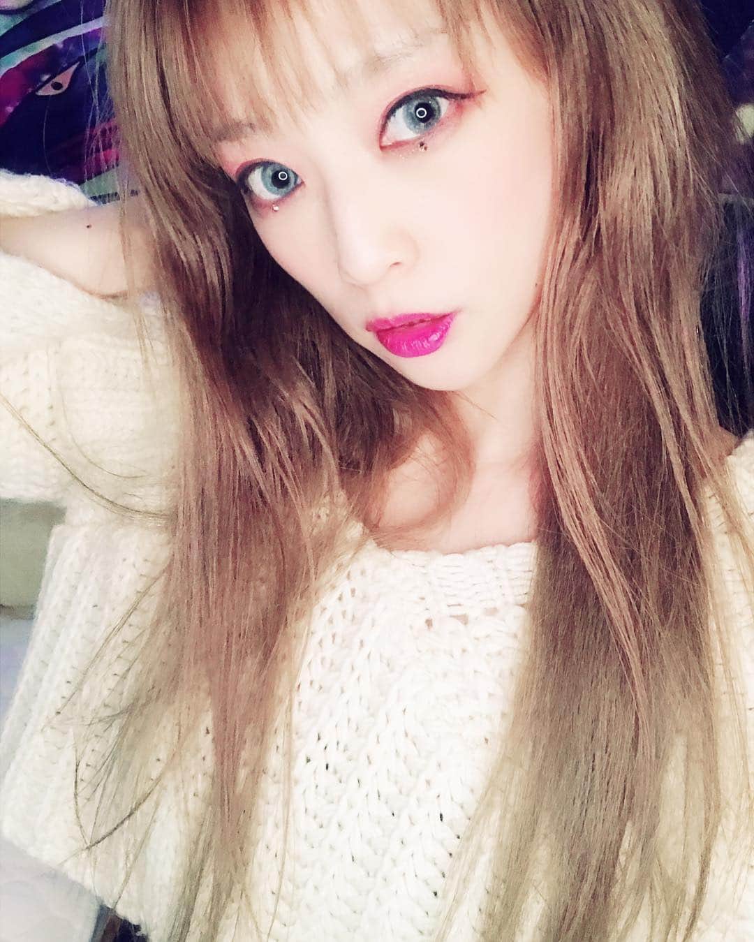のインスタグラム：「小さな事からコツコツと。  #Bigolive japan イベント 『タレントナイト』で一位になる事が出来ました👑  これで三冠。。。 昨日は本当に緊張しました😭  応援してくださった皆様、本当にありがとうございました。  #歌 #桜色舞う頃 #ダイアナロス #中島美嘉 #singer #liver #bj #korea #japan #gummy #イソニ #인연 #美容 #美髪 #保湿 #コスメ #starbucks」