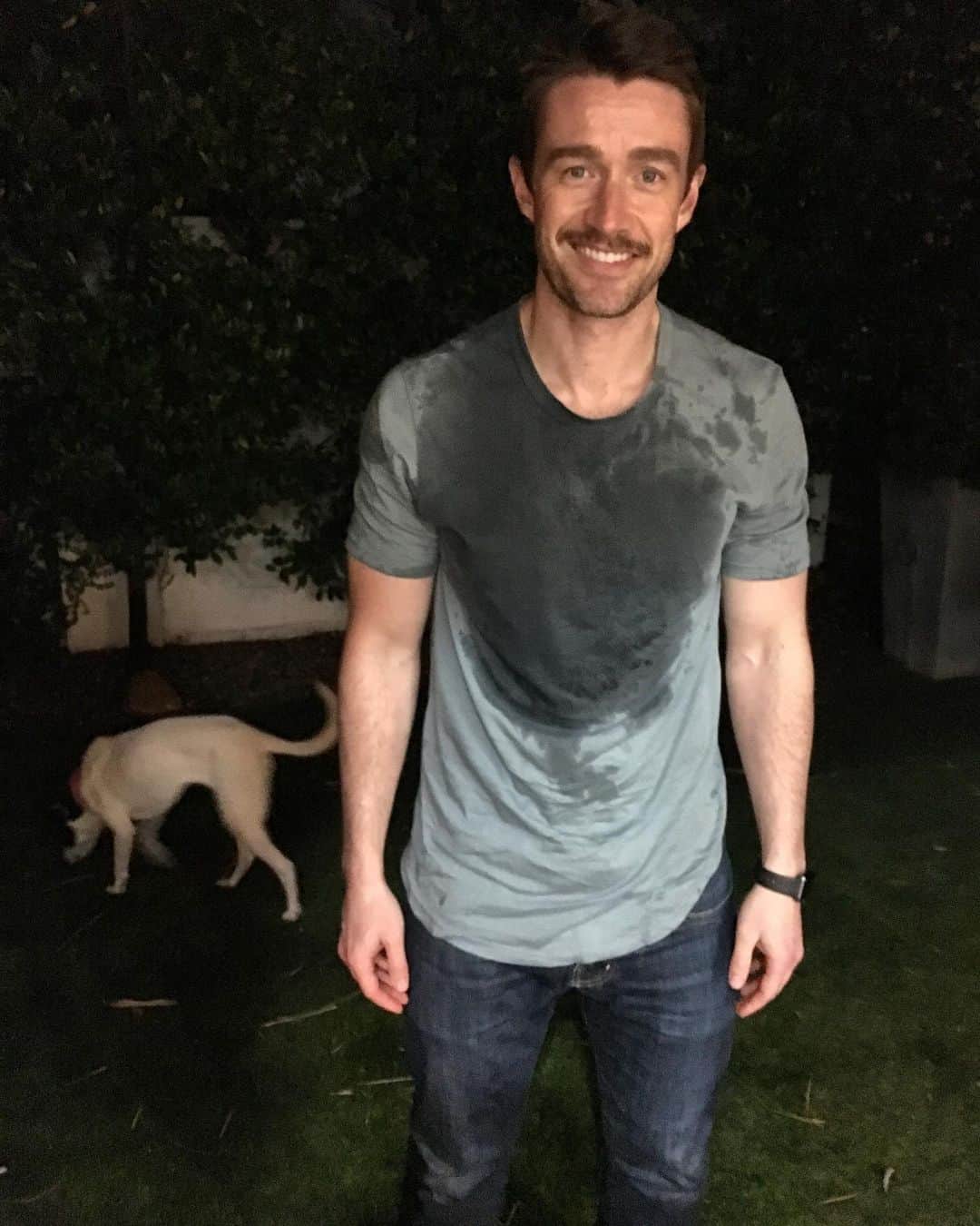 ロバート・バックリーのインスタグラム：「Last week, @jennywade showed me how to use a drill. This week, I showed her that was a bad idea.」