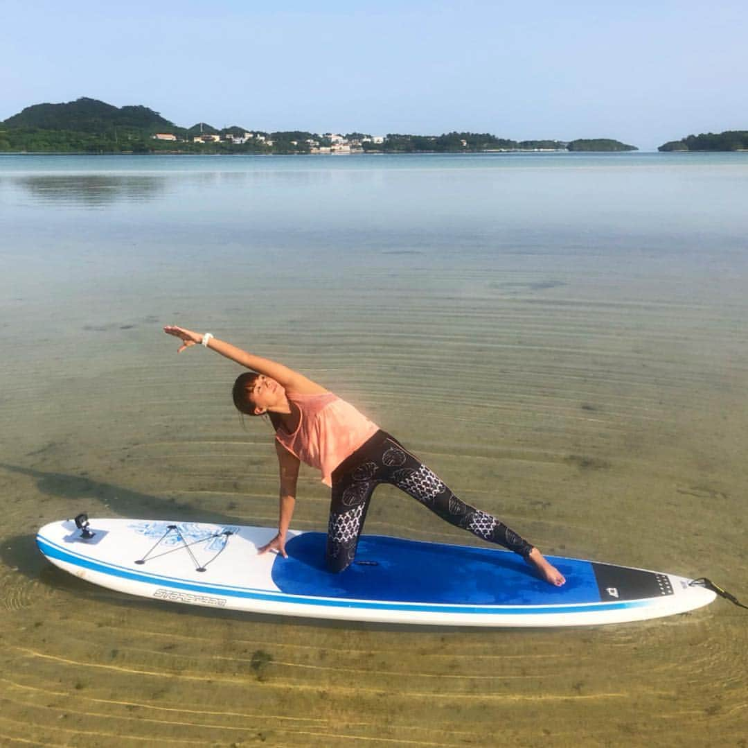 田中律子さんのインスタグラム写真 - (田中律子Instagram)「TOKAIケーブルネットワーク 『田中律子の旅するSUP』 シーズン3🤟沖縄本島と石垣島で撮影してまーす🌴🌞✨ 最高なお天気の中で、めちゃくちゃ素敵な映像撮れてます🏄‍♀️ 今日も朝から撮影🌞 シーズン3もみなさま楽しみにしててね🙌  田中律子旅するSUP📺 TOKAIケーブルネットワーク トコちゃんねる静岡 いちはらコミュニティネットワークテレビ　／　厚木伊勢原ケーブルネットワーク　／　 エルシーブイ　／　倉敷ケーブルテレビ　／　テレビ津山　／　東京ベイネットワーク  #tokaiケーブルネットワーク  #田中律子の旅するsup  #旅sup  #supyoga  #日本サップヨガ協会 #roxyjapan #starboardjapan」3月28日 7時39分 - ri2kotanaka