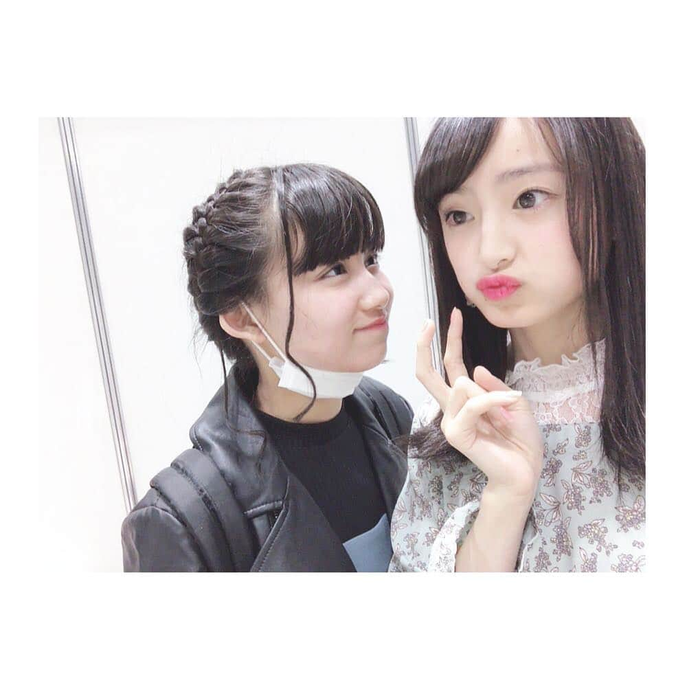 川原美咲さんのインスタグラム写真 - (川原美咲Instagram)「3月17日❥握手会❥メンバー編  #仲良し #なづちゃん💕 #なおちゃん  #ゆいゆい　#かわゆいゆい #いくみんの髪かざりを直してあげるゆいちゃん #LJKいくみん #かわいいえりちゃんと変顔してもかわいいえりちゃん笑 #そして変顔してもかわいい山田菜々美氏」3月28日 7時39分 - misaki_888_sagasaikou