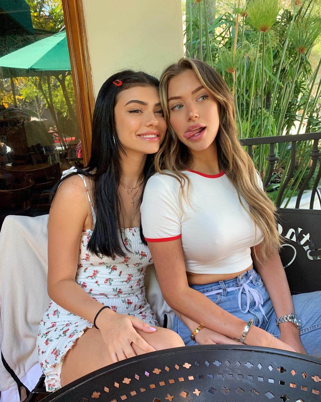 ケルシーのインスタグラム：「this is my @superdown bitch 👩‍❤️‍👩 #superdown」