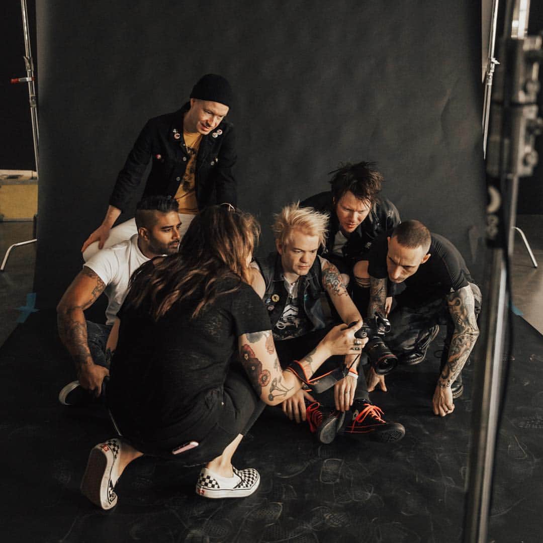 Sum 41さんのインスタグラム写真 - (Sum 41Instagram)「Just to clarify, we are posting a behind-the-scenes video from a recent photo shoot tomorrow. We realize it was a little misleading.」3月28日 7時53分 - sum41