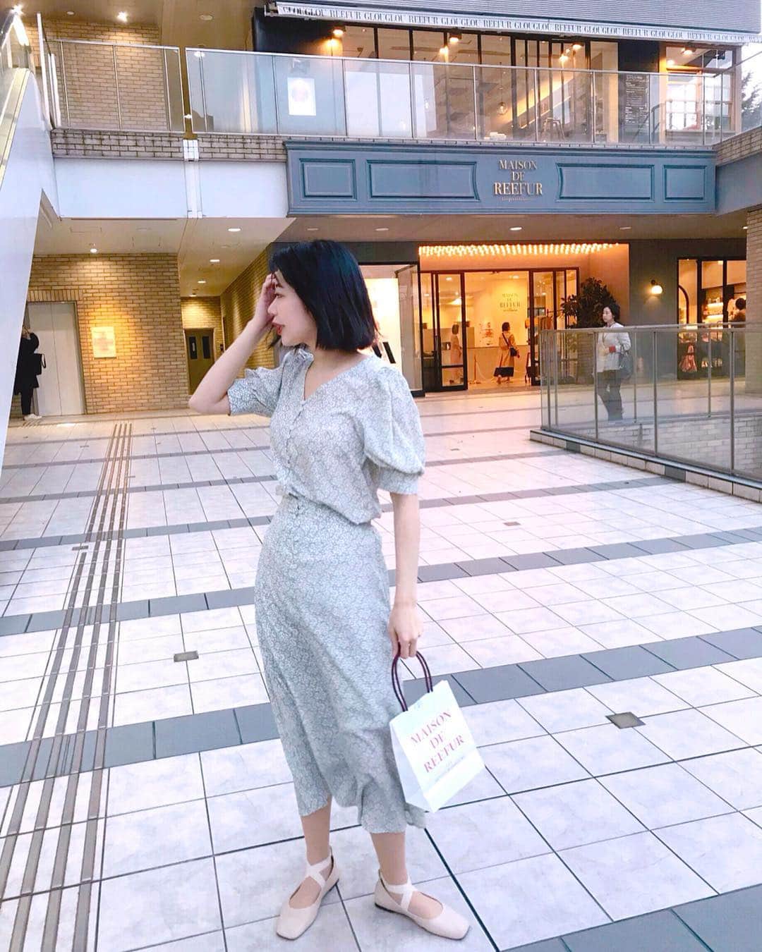 中島奈津希さんのインスタグラム写真 - (中島奈津希Instagram)「🛍💭💛💛💛﻿﻿ ﻿﻿ ﻿﻿ ﻿﻿ ﻿おはようございます😪﻿ ﻿ 久しぶりの東京だったから﻿﻿ 昨日の夜は代官山でお買い物してきた🛍🛍🛍﻿﻿ ﻿﻿ ﻿﻿ 絶対行きたかったmaisondereefurにも行けたし、満足です🙆🏻‍♀️﻿﻿ ﻿﻿ ﻿﻿ ﻿﻿ ﻿﻿ ﻿﻿ ﻿﻿ ﻿﻿ ﻿﻿ 因みに、﻿﻿ ワンピースに見えるのは#titivate (@titivatejp )の﻿﻿ #リーフプリントパフスリーブブラウス ﻿﻿ と﻿﻿ #リーフプリントフレアロングスカート ﻿﻿ のセットアップなの。﻿﻿ ﻿﻿ ﻿﻿ ﻿﻿ 袖の部分がツボすぎるし、﻿﻿ リーフ柄だからアイボリーでも可愛くなりすぎないのが良い。﻿﻿ ﻿﻿ ﻿﻿ ﻿﻿ ﻿﻿ ﻿﻿ ﻿﻿ ﻿﻿ ﻿﻿ ﻿﻿ 春服いっぱいゲットしてるから﻿﻿ やっと着られる気温になって嬉しいなぁ🤤🤤💕﻿﻿ ﻿﻿﻿ ☁️☁️☁️☁️☁️☁️☁️☁️☁️☁️☁️☁️☁️☁️☁️☁️☁️﻿﻿ #titivatestyle#ティティベイト#コーデ#春コーデ#セットアップ#code#coordinate#fashion」3月28日 7時59分 - nakajima_natsuki