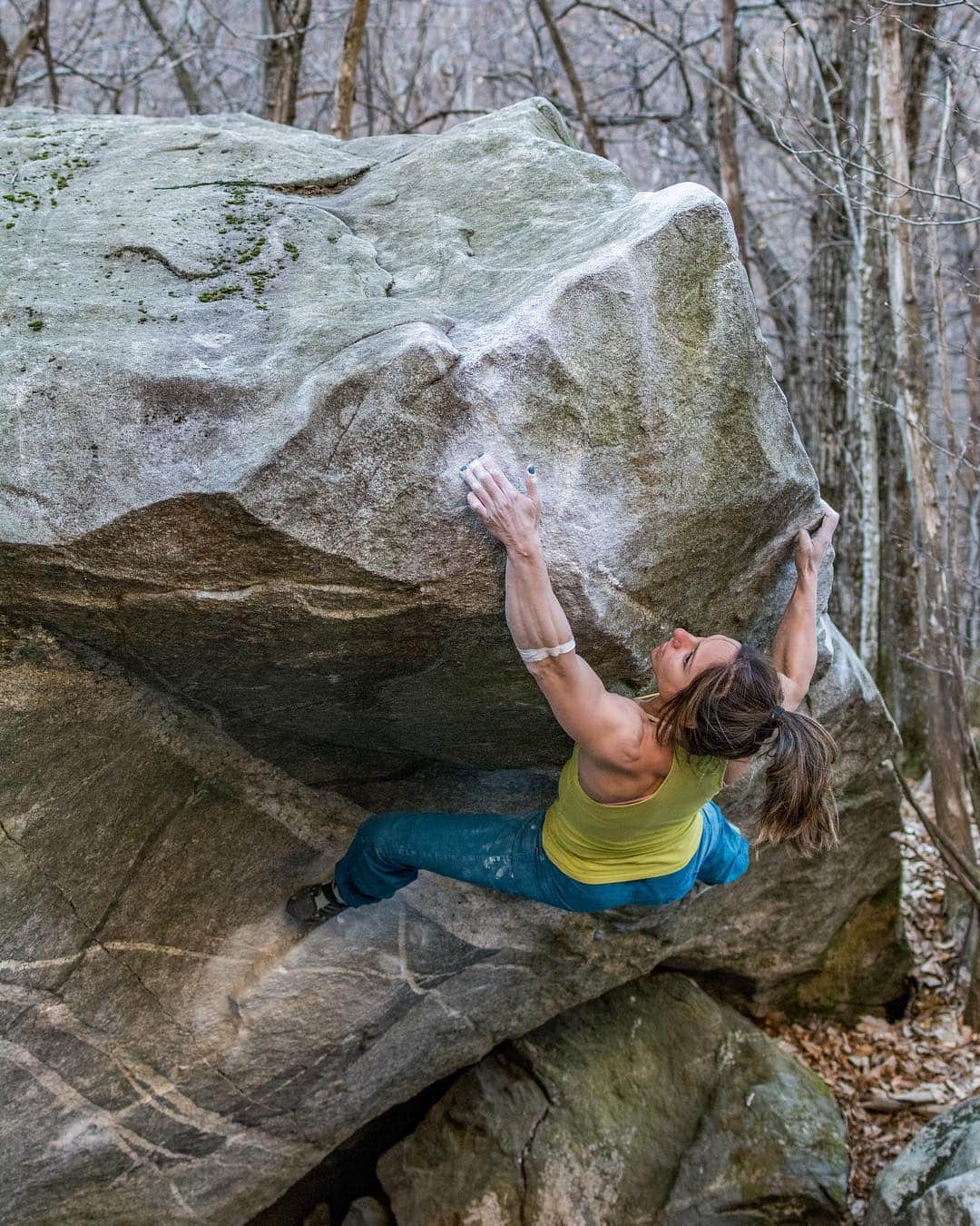 アレックス・パッチシオさんのインスタグラム写真 - (アレックス・パッチシオInstagram)「Had an awesome day out climbing in Brione with good people! Got to take down Amber (V13/ 8B) along with “Disney Production” (V11/ 8A) and “Ponk” (V11/ 8A). I tried Amber the other day and fell grabbing the lip and then got to the end a few more times so it was nice to get revenge in a few tires today. 😊 Disney production went 3rd try, my style I guess.  Really fun vibes with @westmountainmedia @dawoods89 @fausey @tchadx  @orrincoley and @smh_prior . Thank you for the photo @westmountainmedia 🙌  @scarpana @e9clothing_official @e9clothingusa @petzl_official @frictionlabs @sendclimbing」3月28日 8時13分 - alex_puccio89