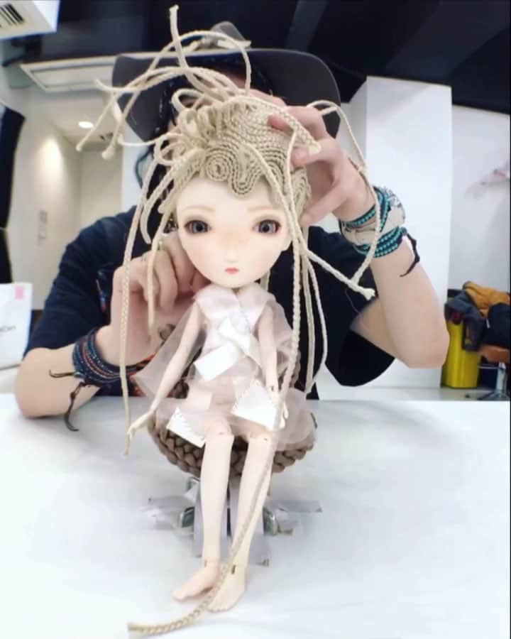 今泉亮爾のインスタグラム：「#shootingfor @ovemagazine this time is #HEAD issue I’m cuting Qute beautiful big head dolls hair !!!(((o(*ﾟ▽ﾟ*)o) 💇🏼‍♀️✂️🧞‍♂️🧙🏻‍♂️💇🏼‍♀️✂️🧞‍♂️🧙🏻‍♂️💇🏼‍♀️✂️🧞‍♂️🧙🏻‍♂️💇🏼‍♀️✂️🧞‍♂️ Direction & concept & #hair @ryojiimaizumi  #style&dressmadeby @koseidmatsuda #photo @takagi_takeshi」