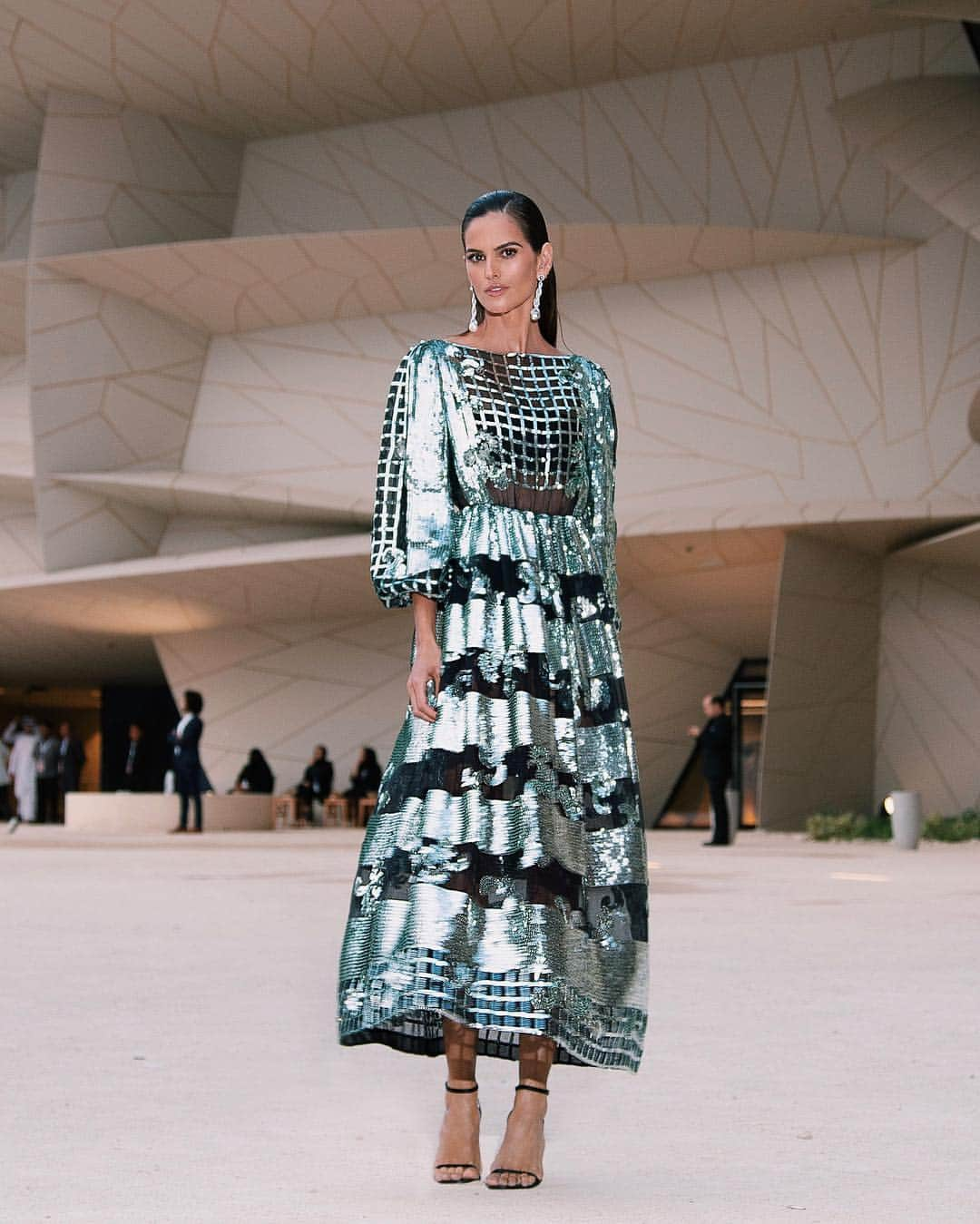 イザベル・グラールさんのインスタグラム写真 - (イザベル・グラールInstagram)「Touch down in Qatar ❤️ for the opening of the National Museum of Qatar 📸 @lucasmennezes #dress @maisonvalentino #jewelry @chopard #beauty @krisna」3月28日 8時15分 - izabelgoulart