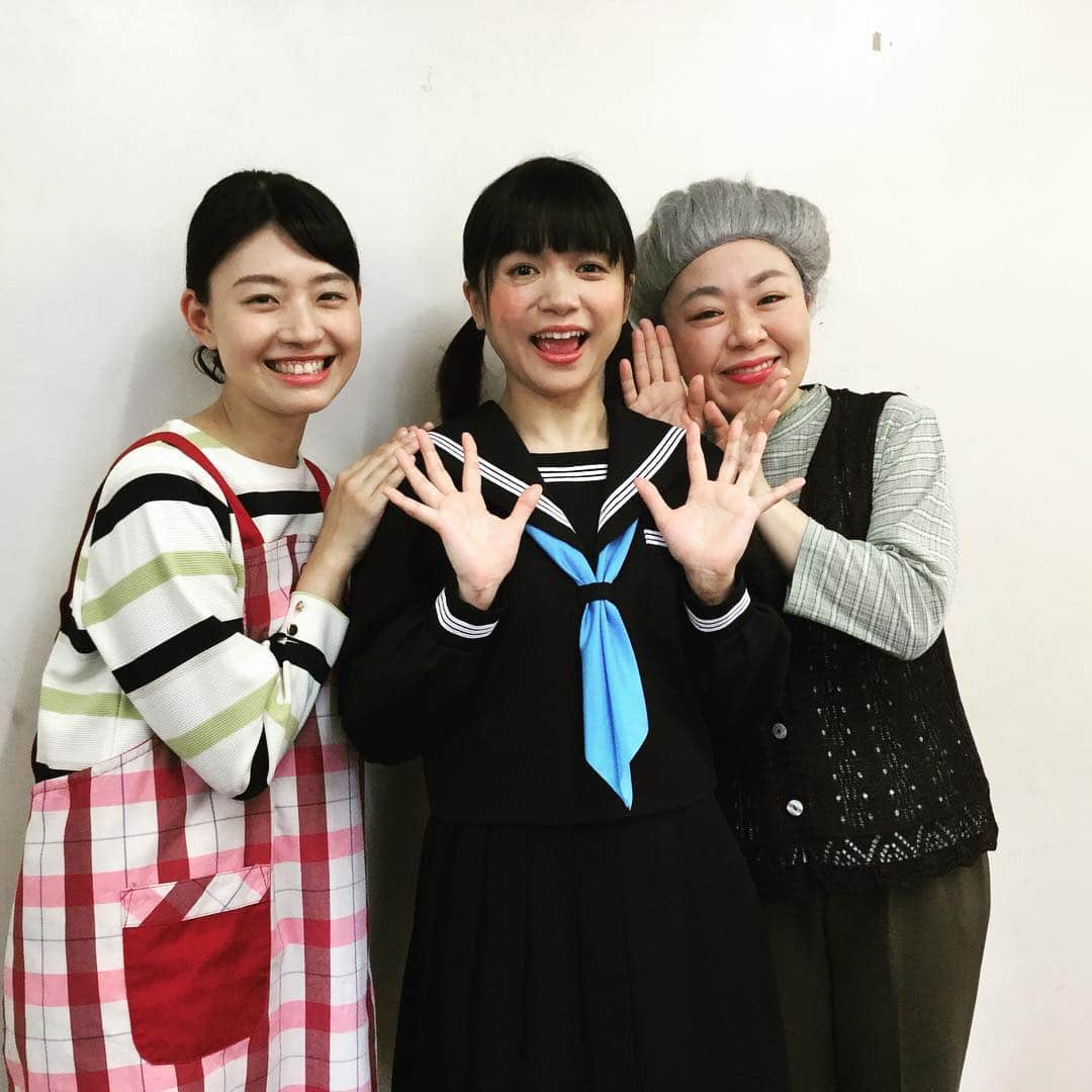 よしもと祇園花月さんのインスタグラム写真 - (よしもと祇園花月Instagram)「4月より、毎月第2木曜は女性がお得な🧛‍♀️👩🏿‍🦰「レディースデー」👩🏻‍⚕️👩🏻‍🏭がスタートします💁‍♀️ キャンペーンキャラクターは吉本新喜劇の鮫島幸恵さん、木下鮎美さん、吉岡友見さんの仲良し同期≪鮫・鮎・豚（さめあゆとん）≫の3名です🦈🐟🐖 レディースデーは前売が3,000円、当日が3,500円と通常価格の700円引きでご覧いただけます🉐そして、さらにさらに ・特典１ 木下鮎美さんが毎月描くイラストに、鮫島幸恵・木下鮎美・吉岡友見の自己肯定感をアップ！させるポジティブな言葉が書かれた≪すてっきゃ〜(素敵や)》☺️ステッカーをプレゼント🐼更に、そのシールを3枚集めると木下鮎美が描いたイラストのポストカードをプレゼント🐹 ・特典２ お客様から抽選で、吉本新喜劇の座員に「可愛い」と褒めてもらい「可愛いやなんて嫌やわ〜」とカバンで誰かを叩く、「可愛いやなんて嫌やわぁ～体験」を実施します🤡（実施日は決まり次第、よしもと祇園花月のHP・SNSで発表します）  と女性にはたまらない！特典があるんです💌  ４月は4/11(木)、５月は5/9(木)、６月は6/13(木)、７月以降も毎月第２木曜日が実施対象となります。  春からの祇園花月は女子力アップです👍♥️ #よしもと祇園花月  #祇園花月 #レディースデー  #新喜劇 #鮫島幸恵  #木下鮎美 #吉岡友見  #鮫鮎豚 #さめあゆとん  #アンが書いたよ #さめあゆとん可愛すぎ #アンはさしづめ #ふなあゆしじみかな」3月28日 8時25分 - gionkagetsu