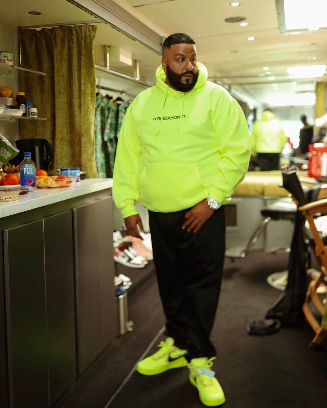 DJキャレドさんのインスタグラム写真 - (DJキャレドInstagram)「I’m wearing my HOLIDAYONCÉ on this top secret visual I’m filming right now .  Thank you @beyonce @stevepamon and the whole Parkwood team I love this hoodie  FATHER OF ASAHD MAY 17 !」3月28日 8時33分 - djkhaled