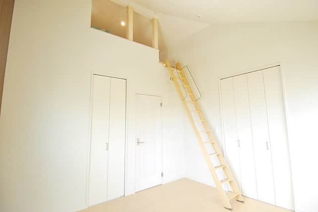 京都建物さんのインスタグラム写真 - (京都建物Instagram)「梯子を登るのロフトスペース♪ お子様のお部屋にも収納スペースにも使えますね✩⃛ * *  #京都建物 #一戸建て #注文住宅 #自由設計 #home#instahouse #interior #京都 #マイホーム #子育て #住まい #新築 #新築一戸建て #暮らし #ナチュラル #工務店 #マイホーム計画 #家づくり #インテリア #インテリア好き #おしゃれな家 #おしゃれな暮らし #room #住宅 #家 #myhome #おうち #収納 #ロフト #loft」3月28日 8時46分 - kyototatemono_