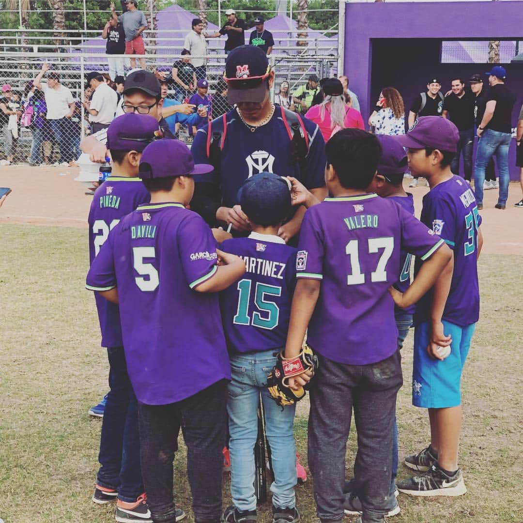 のインスタグラム：「こちらの子供も日本と同じで目がキラキラして輝いています^ ^ メキシコの子供にも夢を与えられるよう頑張ります！！ #メキシコ #子供#夢」