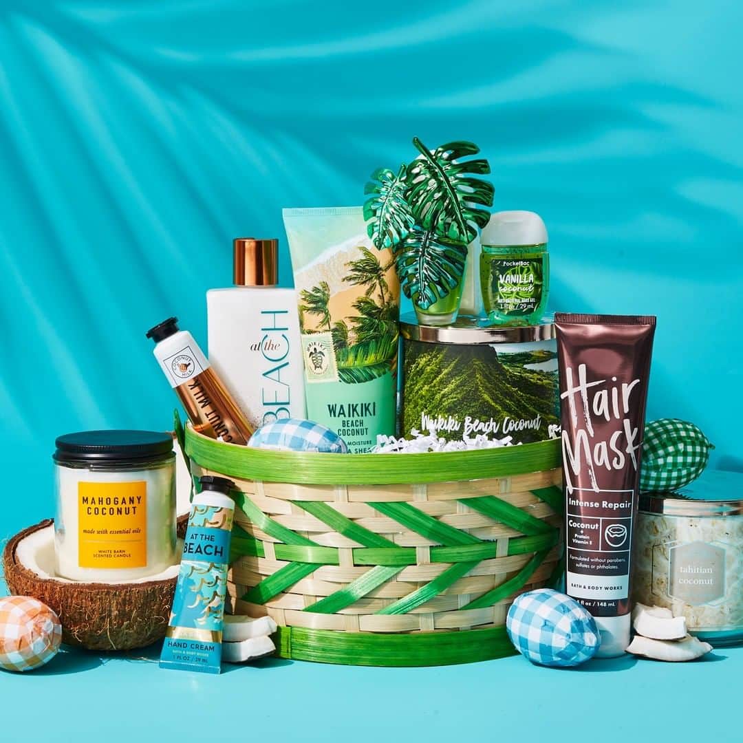 Bath & Body Worksさんのインスタグラム写真 - (Bath & Body WorksInstagram)「Hands up 🙋‍♀️ if you hope the Easter bunny fills your basket with EVERYTHING coconut!」3月28日 0時00分 - bathandbodyworks