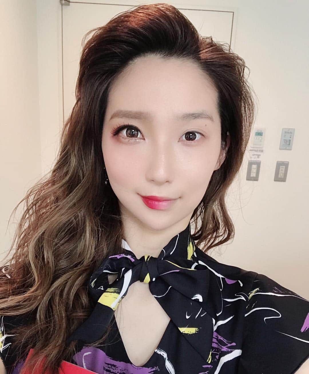 ファーストサマーウイカさんのインスタグラム写真 - (ファーストサマーウイカInstagram)「今日のお衣装も素敵だった〜✨ stylist @eiji.stylist」3月28日 0時01分 - f_s_uika
