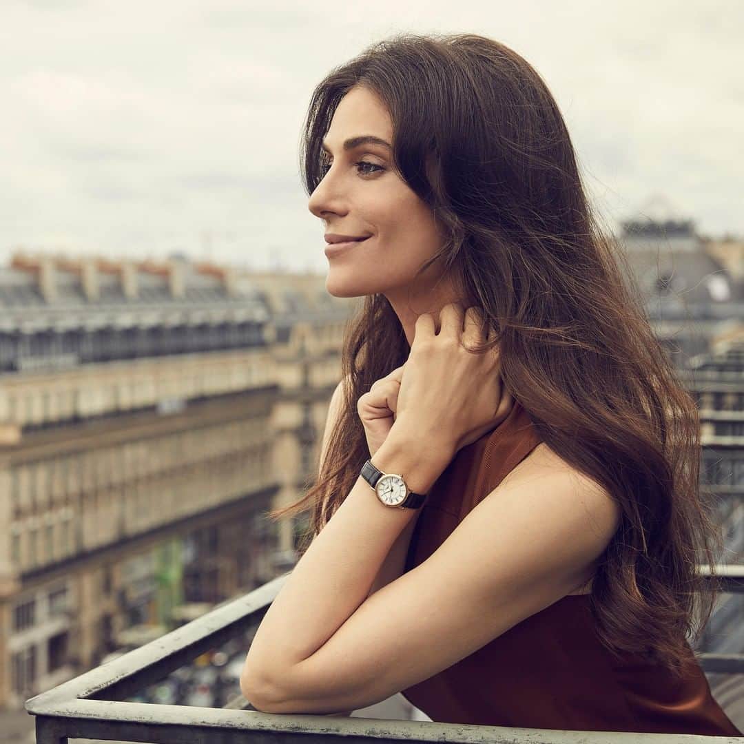 ロンジンさんのインスタグラム写真 - (ロンジンInstagram)「An Elegant moment overlooking Paris with @ArianaRockefeller #EleganceisanAttitude #LonginesElegant」3月28日 0時06分 - longines