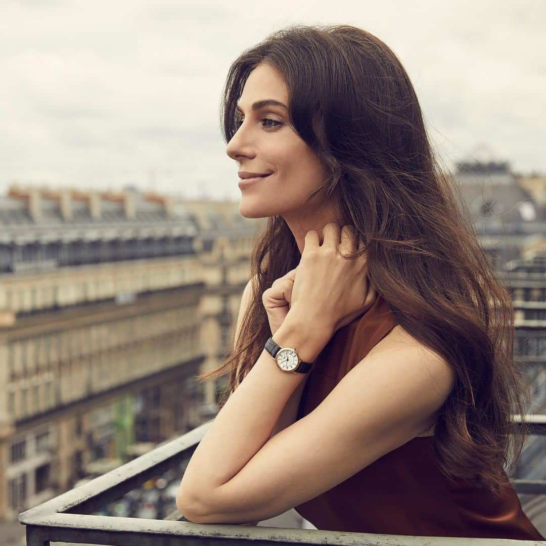 のインスタグラム：「An Elegant moment overlooking Paris with @ArianaRockefeller #EleganceisanAttitude #LonginesElegant」