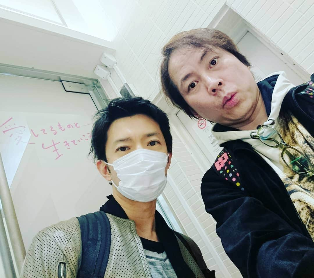 置鮎龍太郎さんのインスタグラム写真 - (置鮎龍太郎Instagram)「週末30(土)&31(日)、#大宮 で開催されます『#ほし×こえ 』リハーサルでした。  というわけで、#新宿 の街角で(笑) #津田健次郎 くんと。 #置鮎龍太郎  #さいたま市宇宙劇場 #プラネタリウム」3月28日 0時08分 - chikichikiko