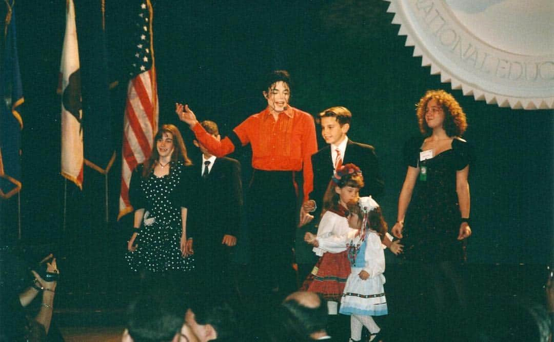 マイケル・ジャクソンさんのインスタグラム写真 - (マイケル・ジャクソンInstagram)「Today in 1993, Michael gave a speech at the Milken Family Foundation awards honoring the important work that teachers and educators do. Take a moment to thank a teacher who made an impact on you today!」3月28日 0時28分 - michaeljackson