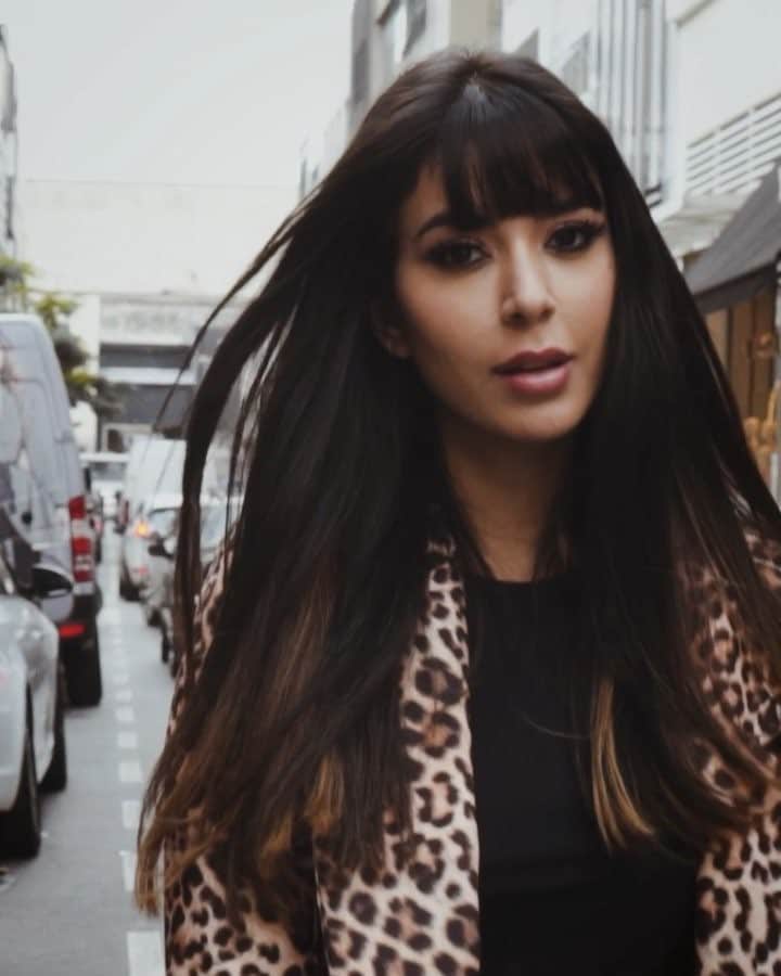 Gabriela Salesのインスタグラム：「Porque, de vez em quando, a gente também brinca de fazer vídeo. Dando close no Gudi Retiro! @giansales @crabvisual apenas arrasou, irmão!!! Look: Casaco @use.lamora  Calça @donnaritzoficial  Chapéu Bucket @urbanoutfitters  Bota rasgada mas n largo @ellus  Óculos @chillibeansoficial  #videosricademarre」