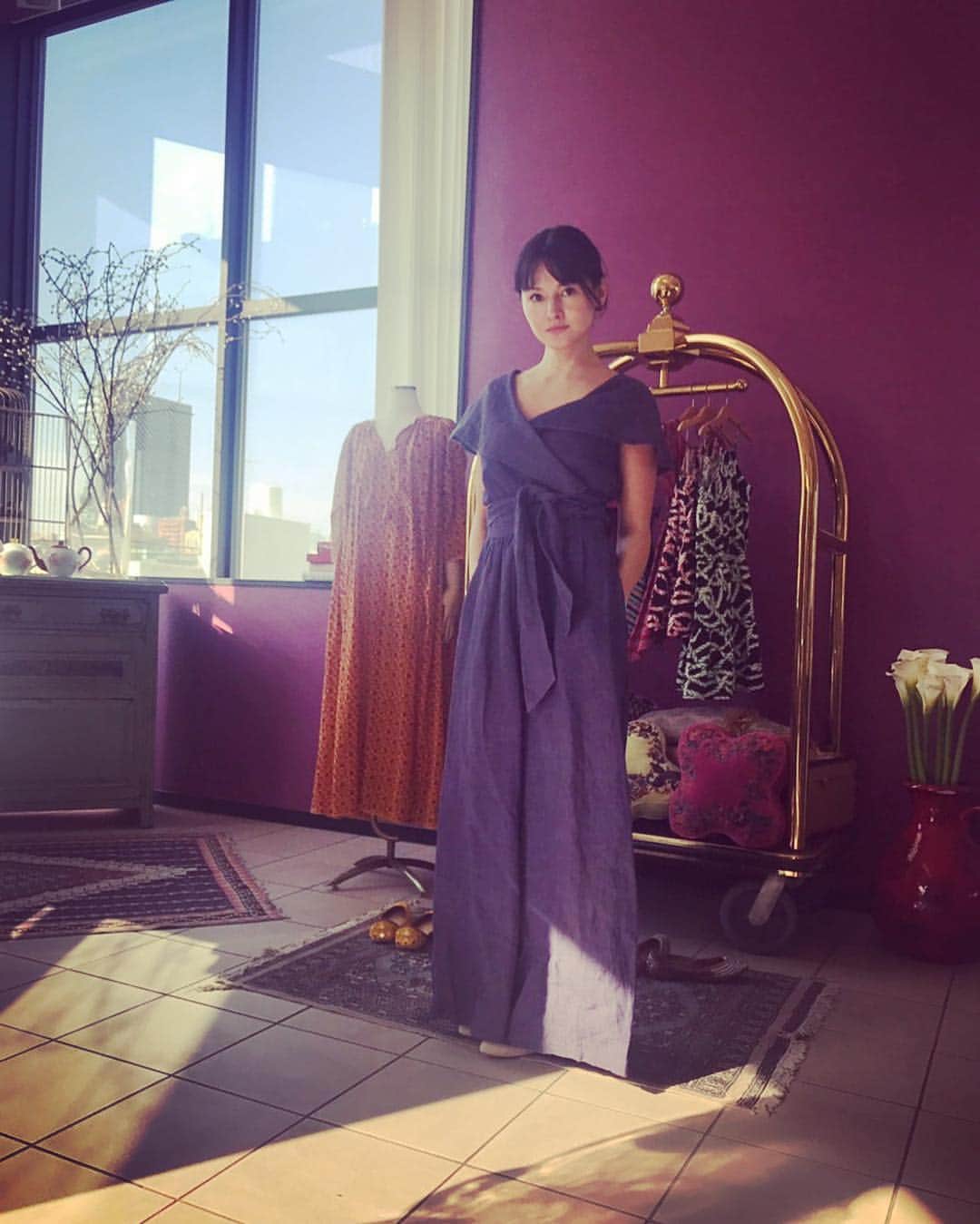 のインスタグラム：「素敵なパープルでした💜 ． グッと大人な自分 ． 素敵なお洋服に感謝です🙏🏻 ． 好きな方が創っているお洋服を纏える幸せ☺️ @kanavelnica  @velnica_japan」