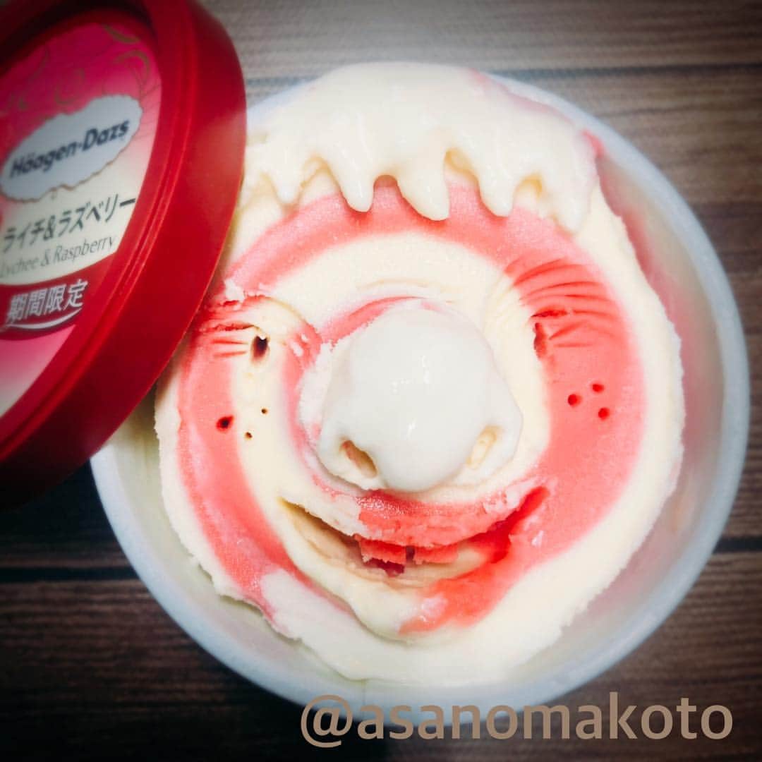 asanomakotoのインスタグラム：「Was there something good?✨😁🍨 ライチ&ラズベリー美味しかった！！ ライチが好きだからスッキリしっかりって感じでとても良いです🍧春のオススメです♪ #haagendazs #HäagenDazs #haagen_dazs  #love #haagendazsid  #fashion #icecream #icecreams #iceart #smile #happy #instafun #trip #instapop #instacool #instagood #instaice #instaicecream #instafollow #tokyo #tbt #ハーゲンダッツ #アイスクリーム #カップアイス  #instafood #photooftheday #webstagram  #japonais #cute #beautiful」