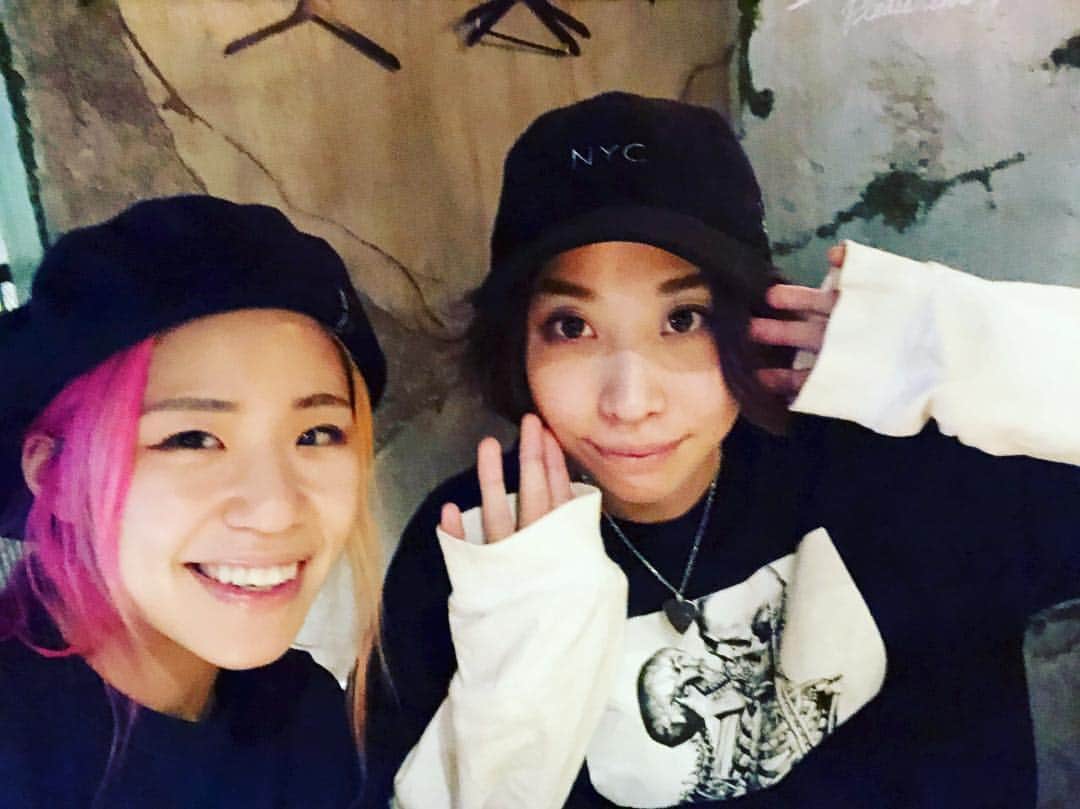 あやぺたのインスタグラム：「東京でいつもお世話なってるイベンター、同い年の元ばりギャルのわらび。  #大阪女学院 #関大一」