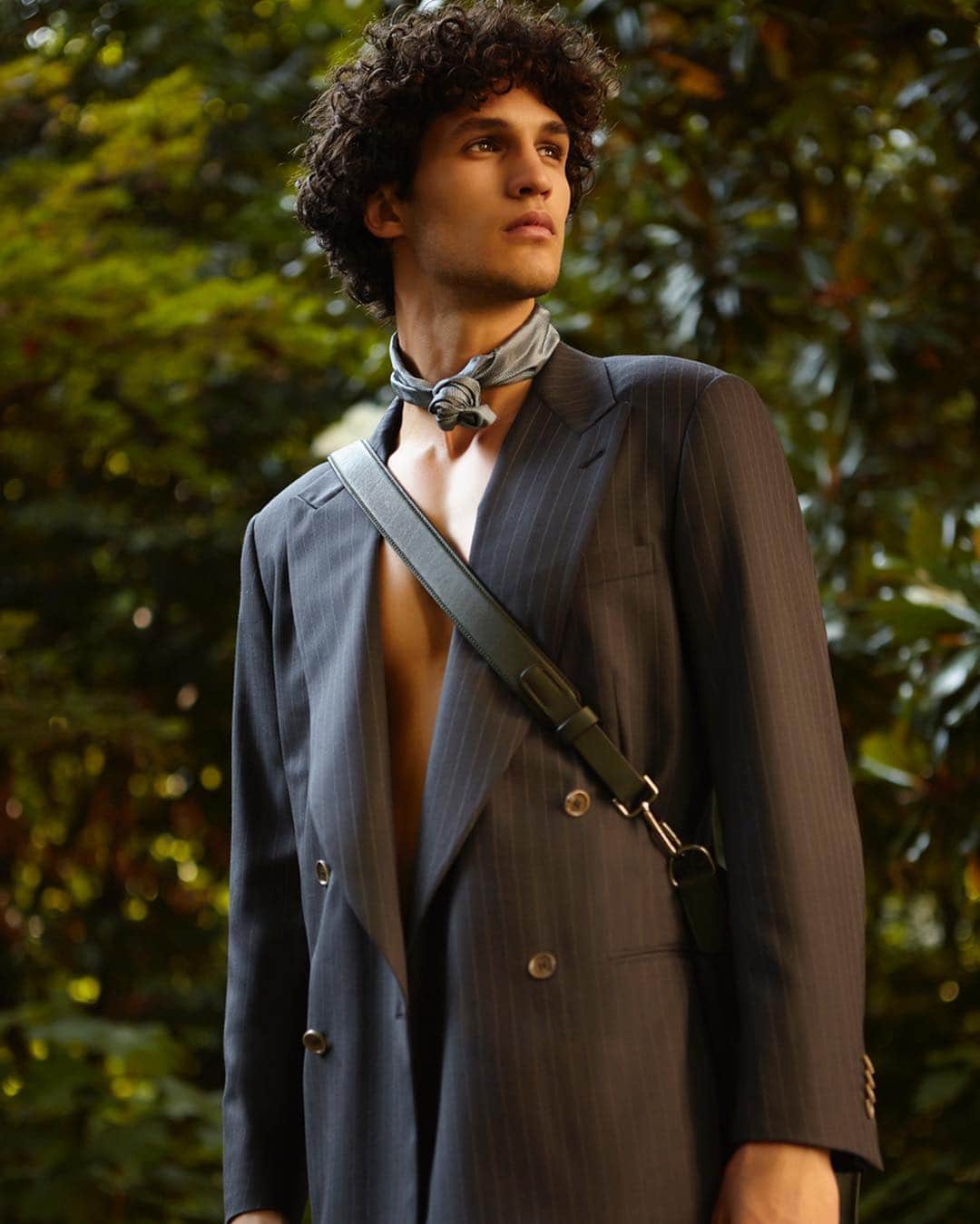 Armani Officialさんのインスタグラム写真 - (Armani OfficialInstagram)「Tailoring takes on a summery dimension when worn in contrast to billowing silks #GiorgioArmani」3月28日 0時50分 - emporioarmani