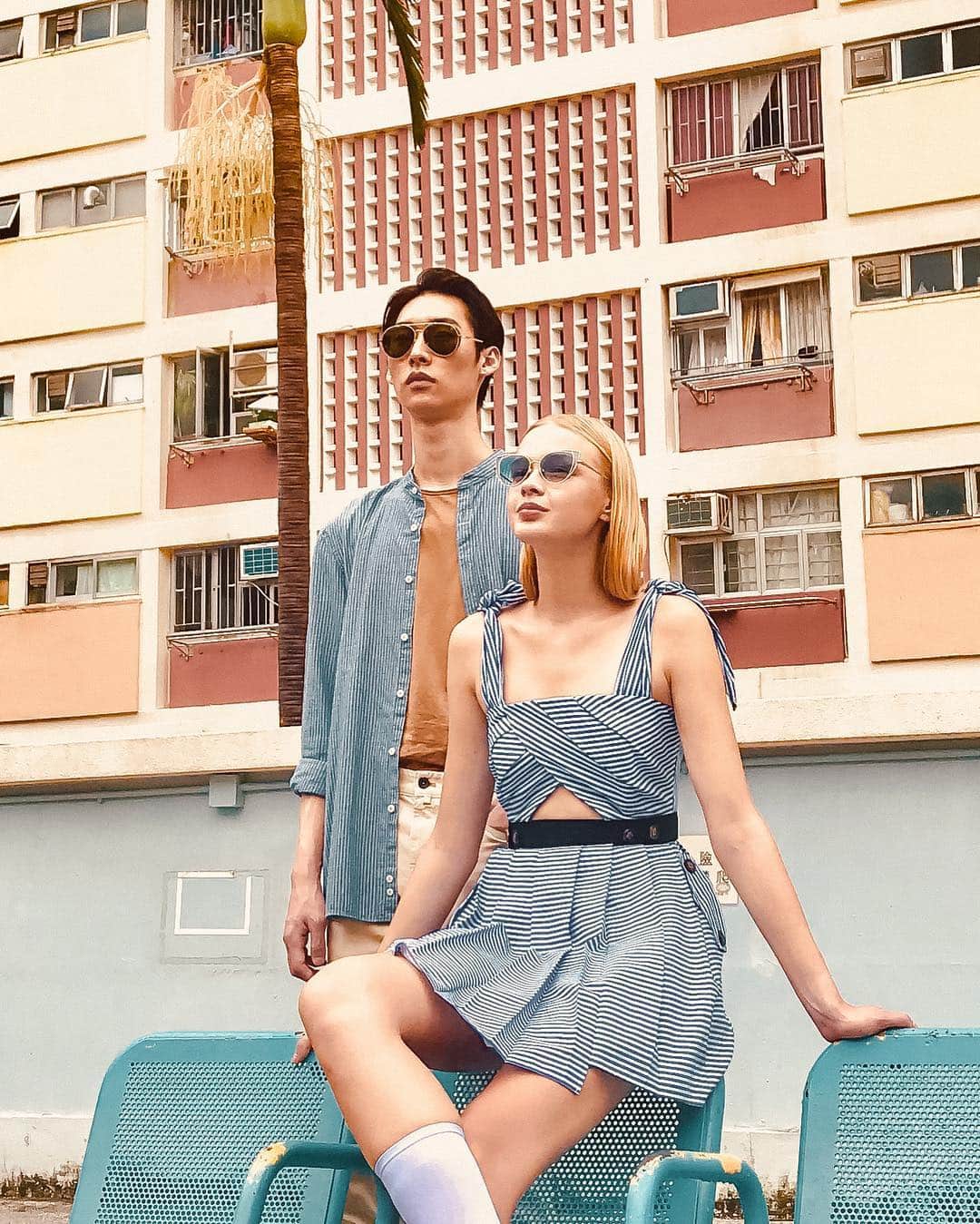 のインスタグラム：「Linda Farrow draws inspiration from the bustling city of Hong Kong, discover the new collection of rich summer hues through the link in our bio . . . #DearKowloon #LFSS19 #lindafarrow #fashionaccessories #eyewear  Photography by @walter_griao」