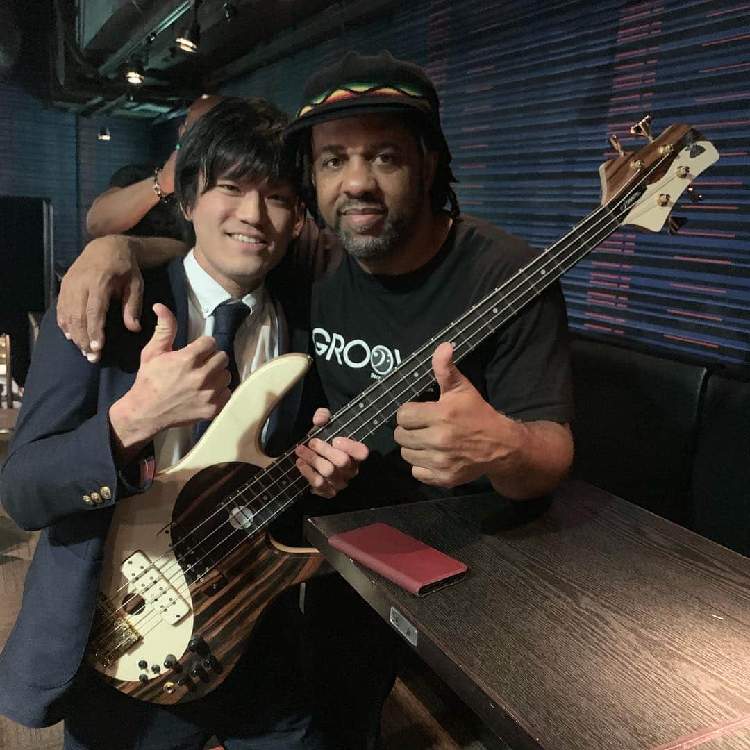 のインスタグラム：「Signing Foderas in Osaka. #Fodera #billboardlive #billboardliveosaka #victorwooten」