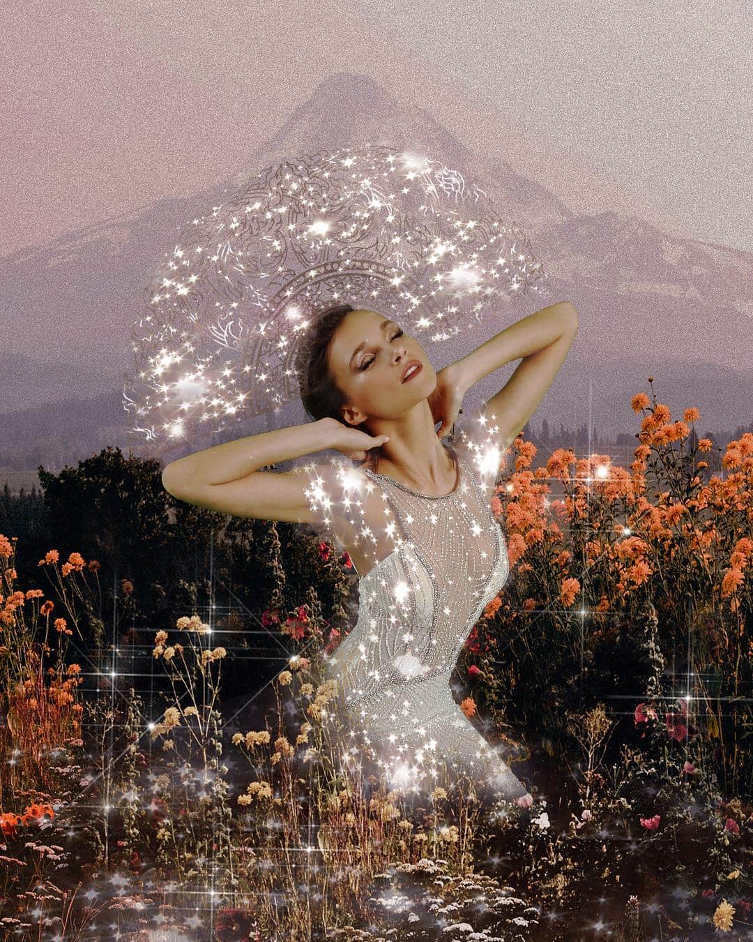 Galia Lahavさんのインスタグラム写真 - (Galia LahavInstagram)「A delicate flower arising from glitter| The magical rebirth of our #GALA_101 By @indg0  #GLMagic 📷 @gilhayon」3月28日 1時09分 - galialahav