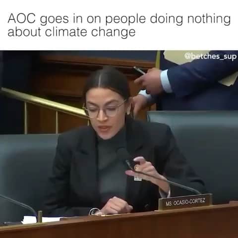 レナ・ヘディのインスタグラム：「@ocasio2018 and #jacindaardern  #gretathunberg .... Who should run the world ... YOU. Brilliant, vocal, fearless, bold and Inspirational women . I fucking love you and am side by side with every word 👊👊👊💗」