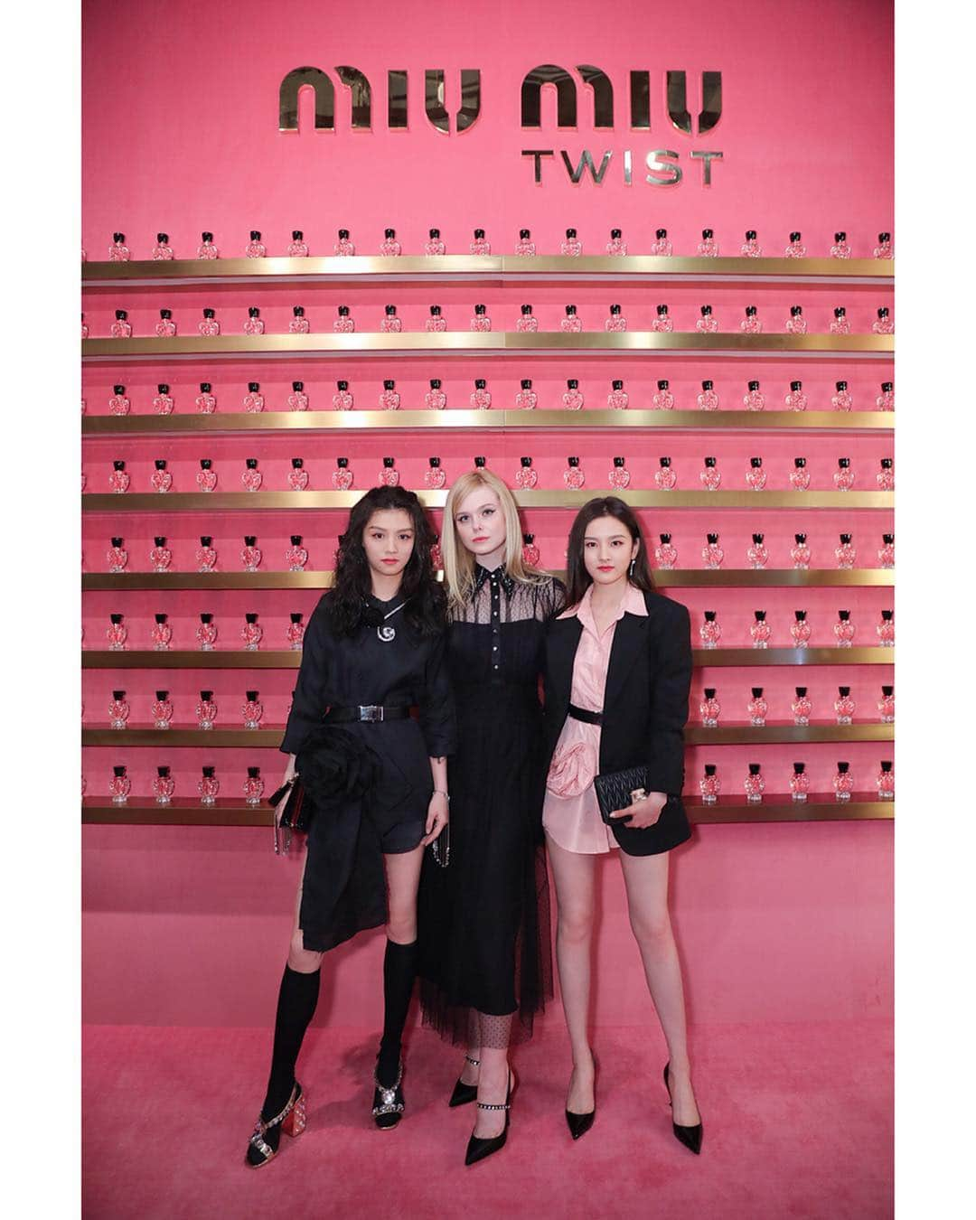 Miu Miuさんのインスタグラム写真 - (Miu MiuInstagram)「Our MIU-se, @ElleFanning and guests attending the premiere of our new fragrance in Shanghai! #MiuMiuTwist」3月28日 1時29分 - miumiu