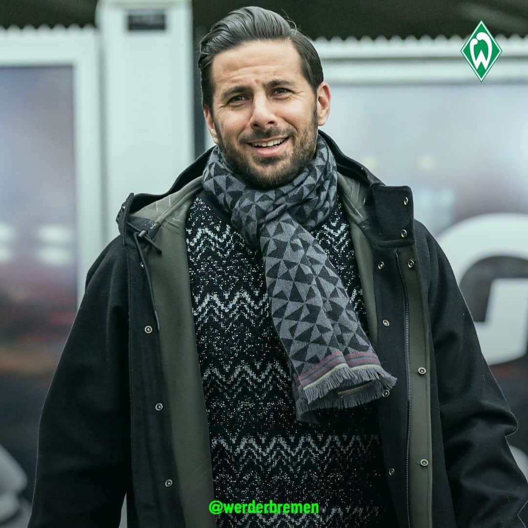 ヴェルダー・ブレーメンさんのインスタグラム写真 - (ヴェルダー・ブレーメンInstagram)「1️⃣ oder 2️⃣? 😏 _______ #werder #bremen #svw #Pizarro #Bundesliga #OOTD #Training #work #nordphoto」3月28日 1時29分 - werderbremen