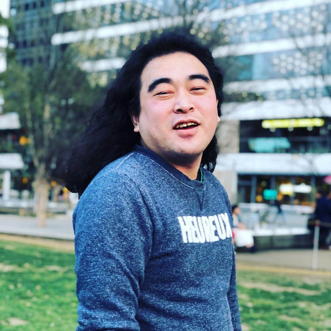 イーちゃんのインスタグラム：「公園に花を見にきた人」