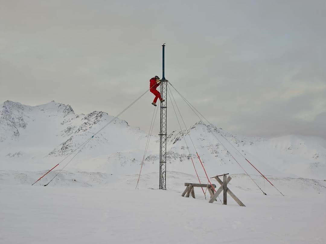 thephotosocietyさんのインスタグラム写真 - (thephotosocietyInstagram)「Photo by @paoloverzone // Ny-Ålesund / Spitsbergen, Jean Corbel Base,  Rodolphe Merceron logistic engineer at AWIPEV ( joint French-German Arctic Research Base ) during a maintenance tour. #arctic #climatechange #norway #nyalesund #svalbard Follow me @paoloverzone for more images and stories.」3月28日 1時37分 - thephotosociety