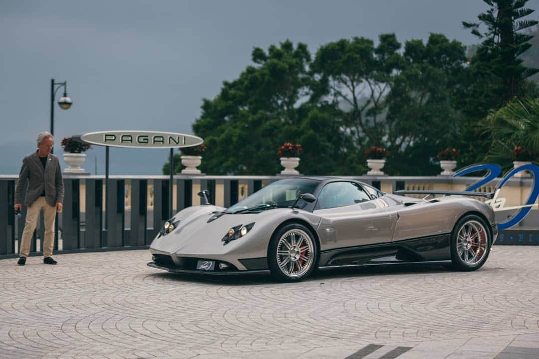 パガーニ・アウトモビリのインスタグラム：「Some exceptional guests of the Zonda 20th Anniversary celebrations.  See more on our Facebook page.  #pagani #zonda #zondatricolore #zondaf #zonda20 #zonda20anniversary」