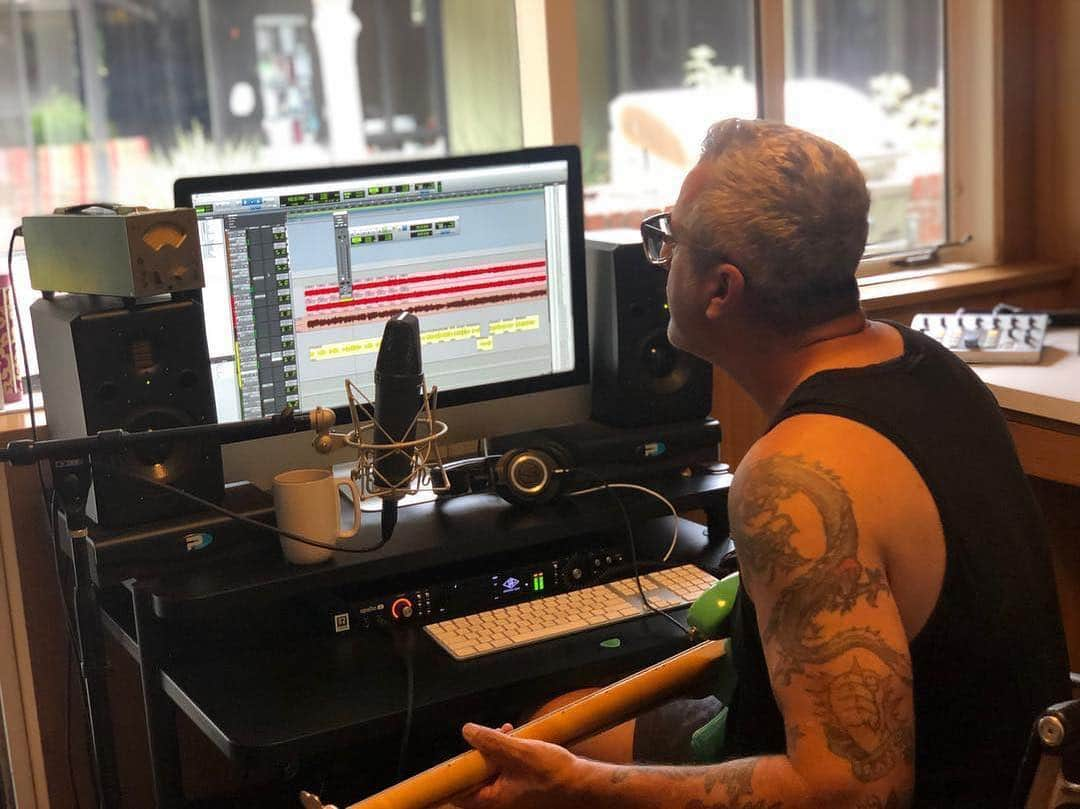 Bad Religionさんのインスタグラム写真 - (Bad ReligionInstagram)「@brettgurewitz in his element.  Here he is writing “Do The Paranoid Style”」3月28日 1時53分 - badreligionband