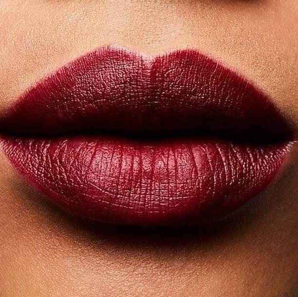 M•A•C Cosmetics Franceさんのインスタグラム写真 - (M•A•C Cosmetics FranceInstagram)「M·A·C - DIVA 🔥 Craquera ou craquera pas ? Nous on craque totalement pour le rouge à lèvres mat "Diva", un magnifique rouge bourgogne facile à porter ! Quel sera votre prochain achat chez M·A·C ? 😎 Crédit photo : @maccosmeticssrilanka #maccosmetics #maccosmeticsfrance  #macinmonochrome #macmonochrome #macdiva #lipstick」3月28日 2時00分 - maccosmeticsfrance