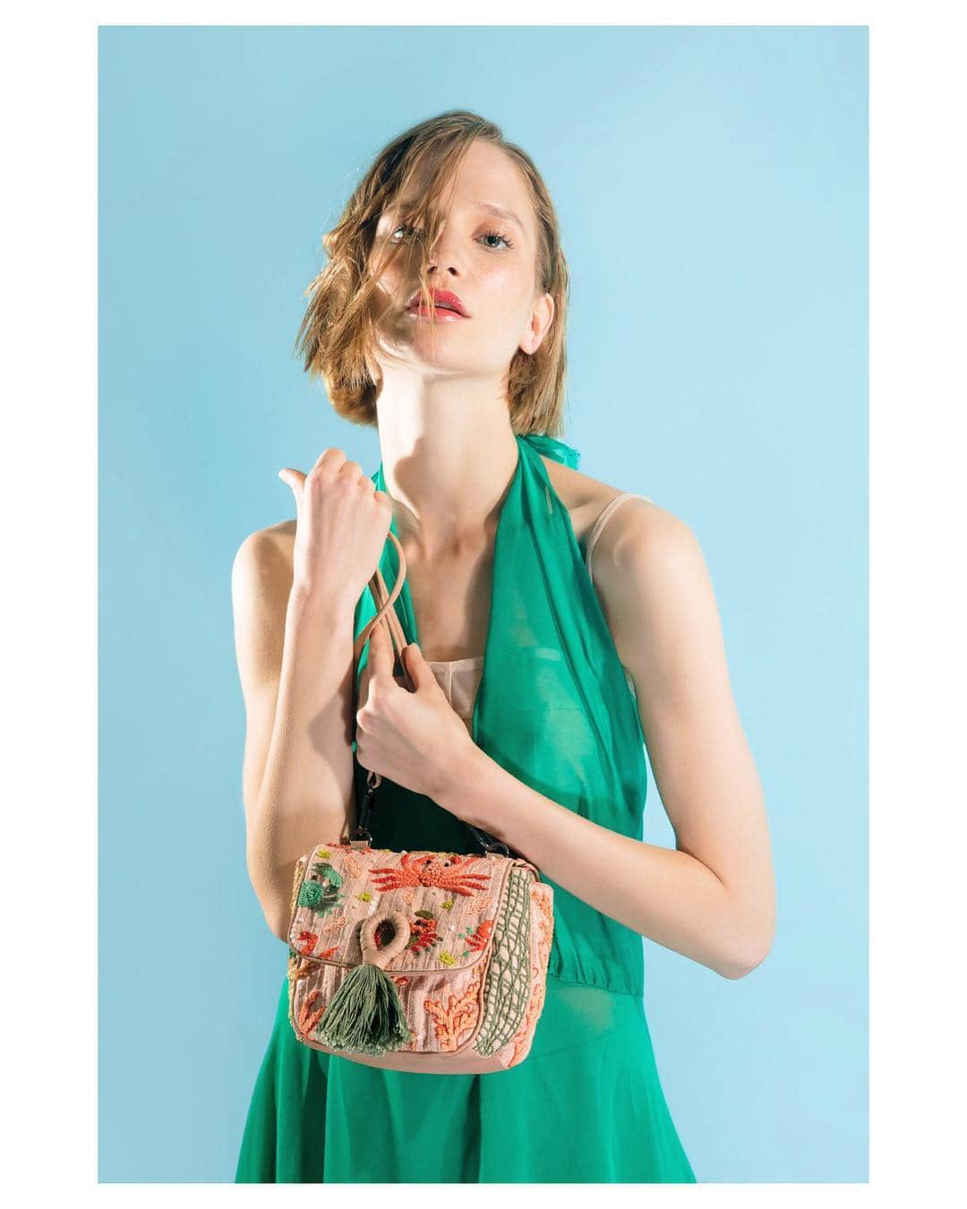 ジャマンピュエッシュのインスタグラム：「This colorful Kraby bag, hand-embroidered on each side, will allow multiple looks to your summer outfits. #jaminpuech #artistsoninstagram #embroidery #fashion」