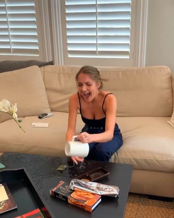 のインスタグラム：「YOU CANT RESIST THE CUP SONG🎶😱😂 @lexibrookerivera TAG A FRIEND😂」