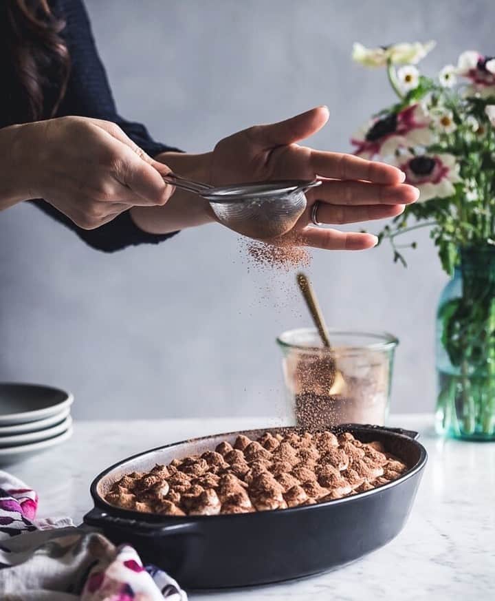 Staub USA（ストウブ）さんのインスタグラム写真 - (Staub USA（ストウブ）Instagram)「Earl Grey Tiramisu! @lepetitchefsb swapped coffee for automatic tea in her spring-y version of this classic Italian dessert and we are 👏 ALL 👏 ABOUT 👏 IT. Plus, doesn't that #Staub Matte Black Ceramic Baker look gorgggg? Head to @lepetitchefsb's blog for the #MadeinStaub Recipe!」3月28日 2時46分 - staub_usa