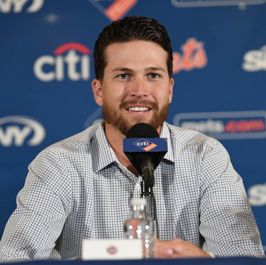 ニューヨーク・メッツさんのインスタグラム写真 - (ニューヨーク・メッツInstagram)「Pen to paper, it’s official! #JacobdeGrom #Mets #LGM」3月28日 2時50分 - mets